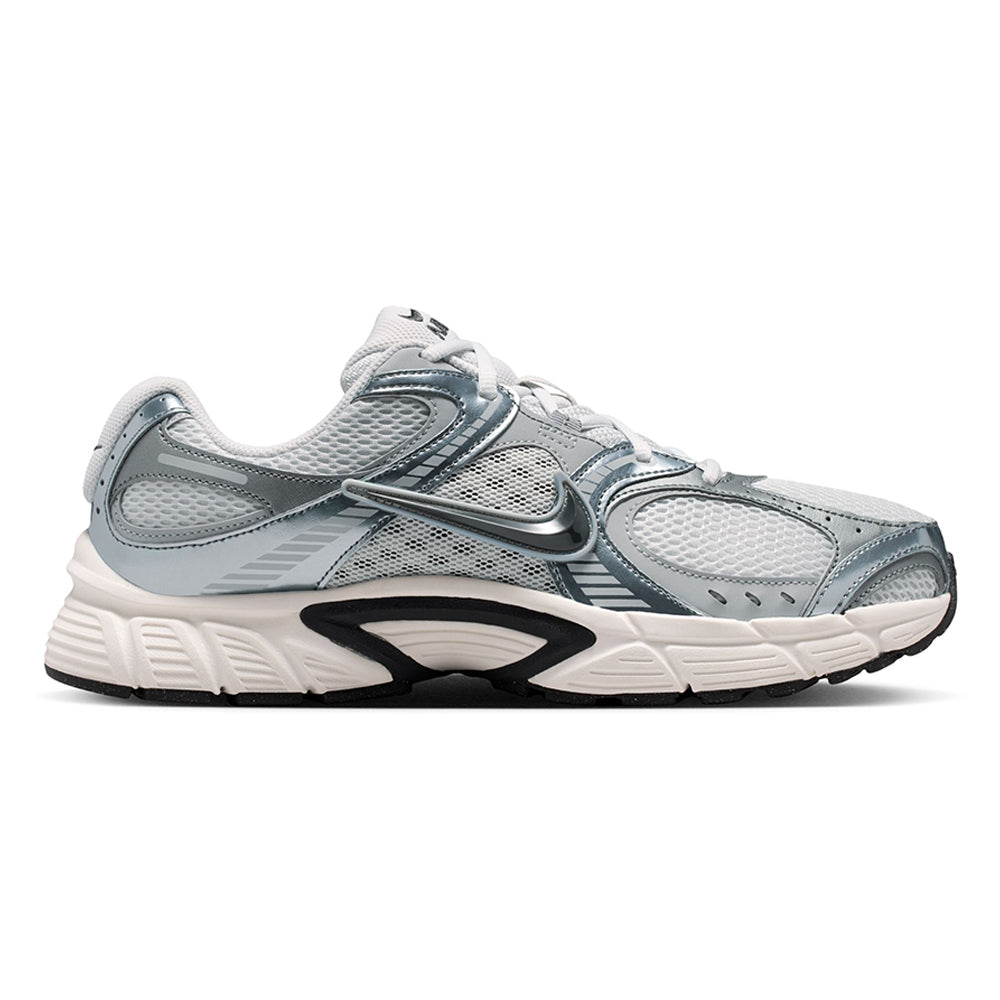 NIKE V5 RNR รองเท้าลำลองผู้ชาย Supersports Thailand