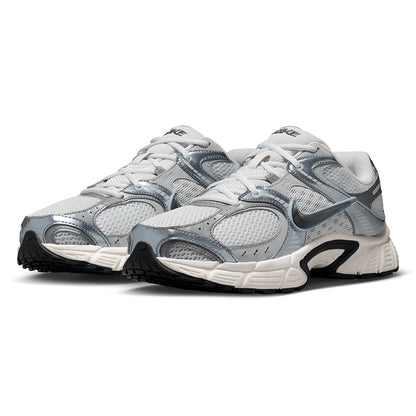 NIKE V5 RNR รองเท้าลำลองผู้ชาย