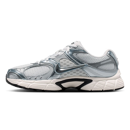 NIKE V5 RNR รองเท้าลำลองผู้ชาย
