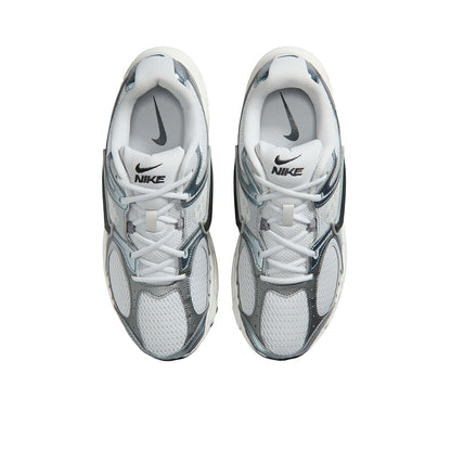 NIKE V5 RNR รองเท้าลำลองผู้ชาย
