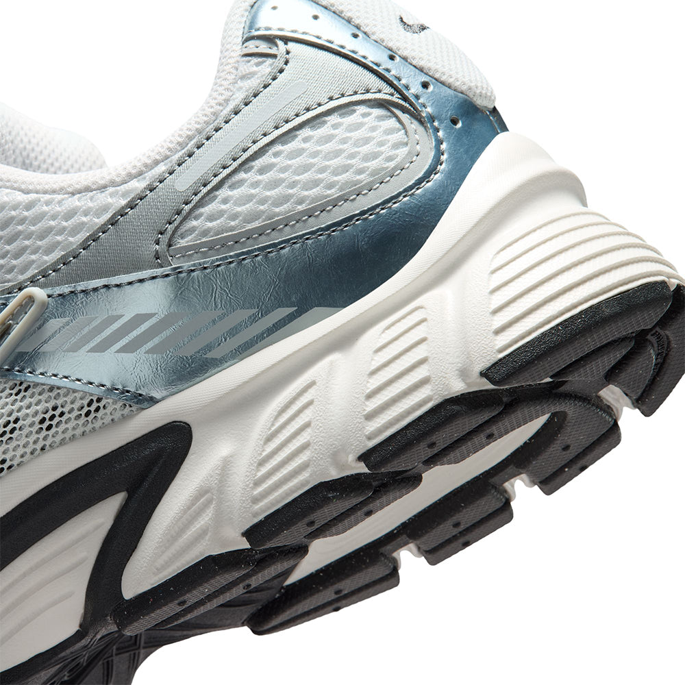 NIKE V5 RNR รองเท้าลำลองผู้ชาย Supersports Thailand