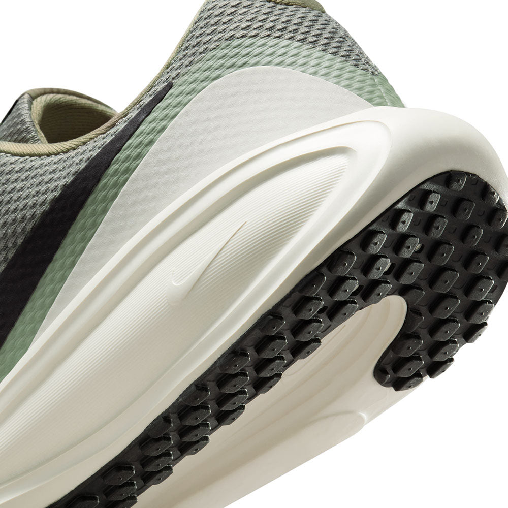 NIKE Revolution 8 รองเท้าวิ่งผู้ชาย