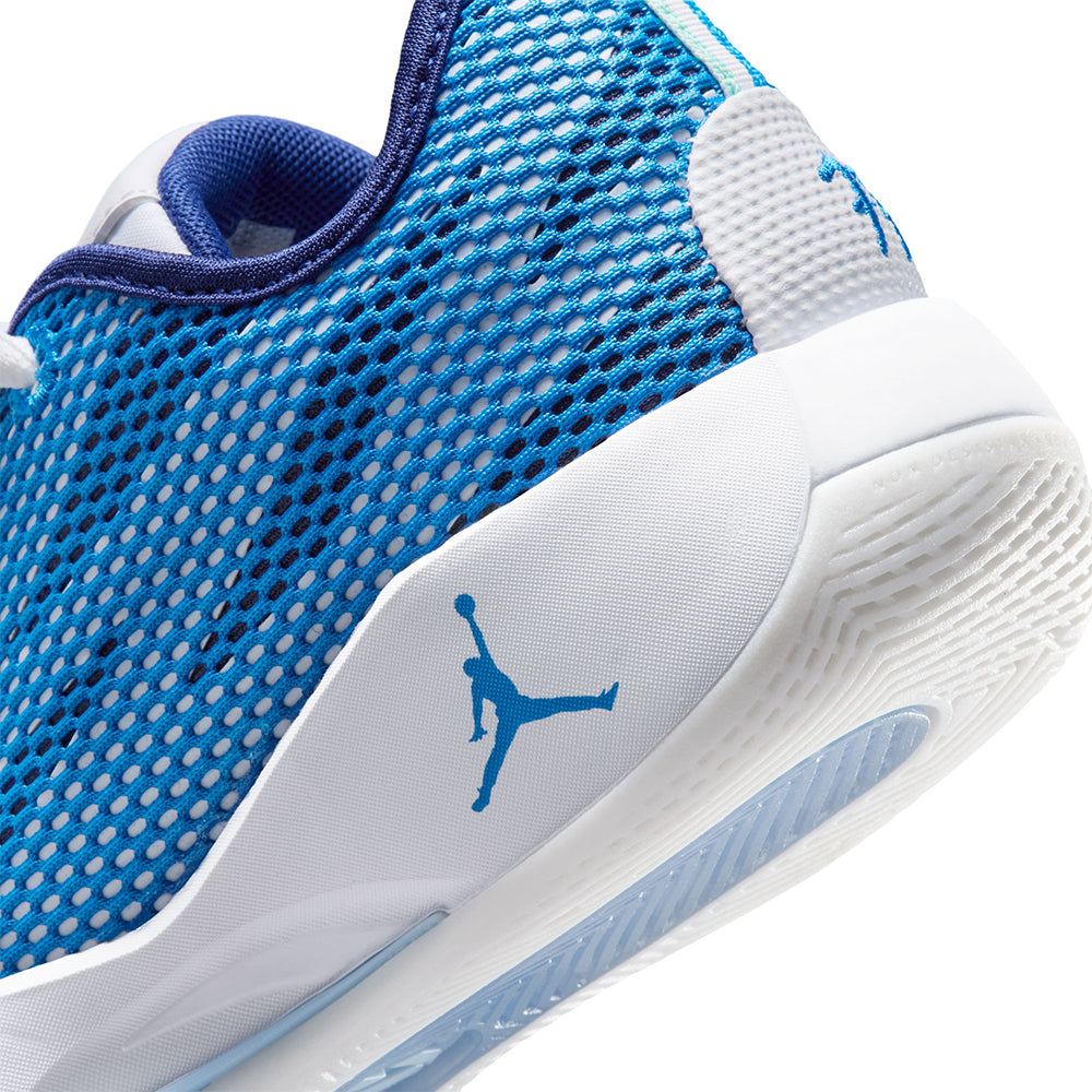 NIKE Luka 77 "Bred" Kids Basketball Shoes - Supersports Thailand