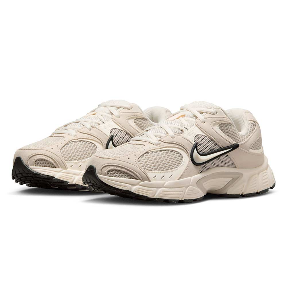 NIKE V5 RNR Women's Lifestyle Shoes - Supersports Thailand