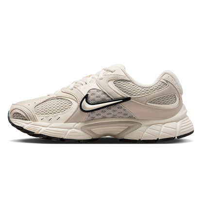 NIKE V5 RNR Women's Lifestyle Shoes - Supersports Thailand