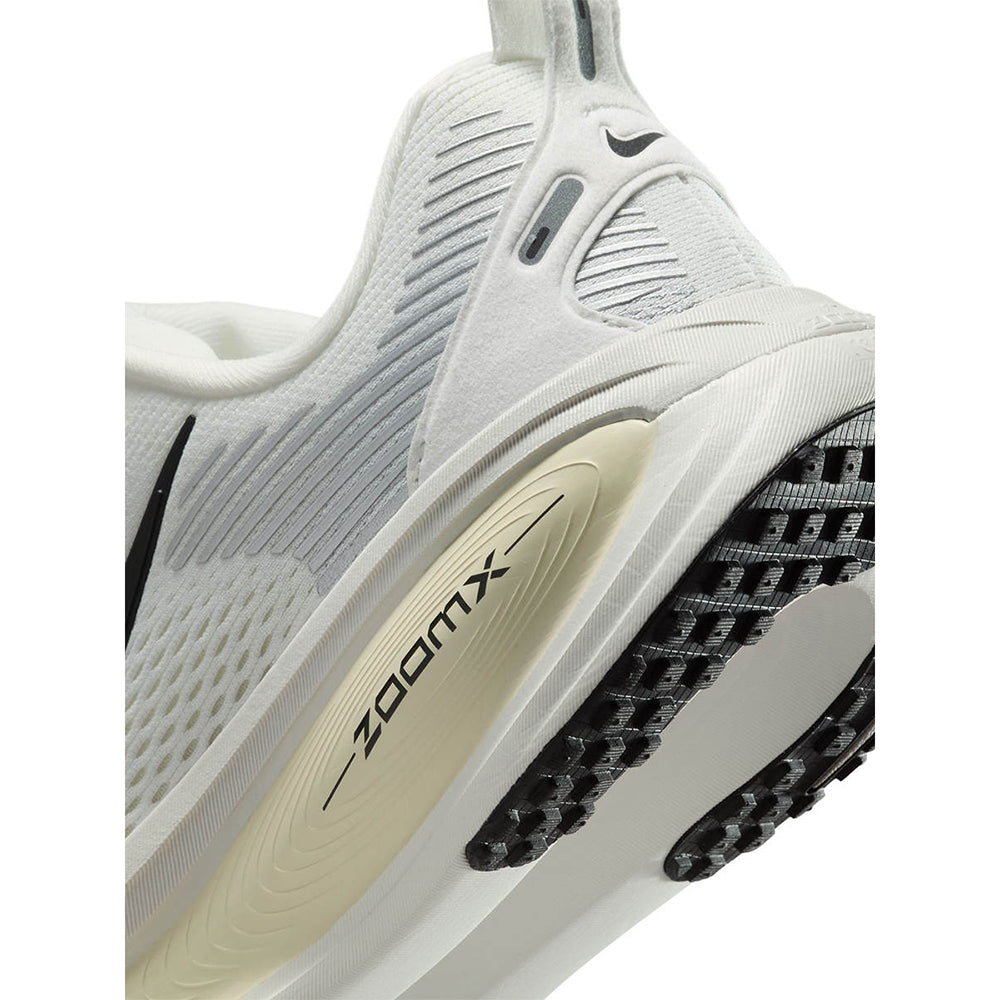NIKE Vomero 18 Women's Running Shoes