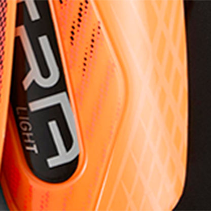 PUMA Ultra Light สนับแข้งฟุตบอลผู้ชาย