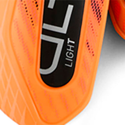 PUMA Ultra Light สนับแข้งฟุตบอลผู้ชาย