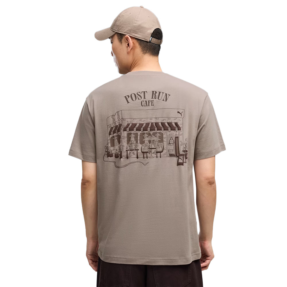 PUMA Graphic Cafe Relaxed เสื้อยืดผู้ชาย Supersports Thailand