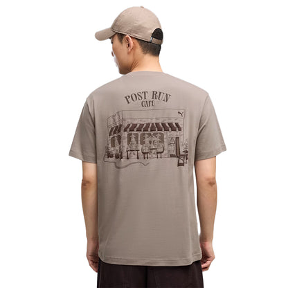 PUMA Graphic Cafe Relaxed เสื้อยืดผู้ชาย