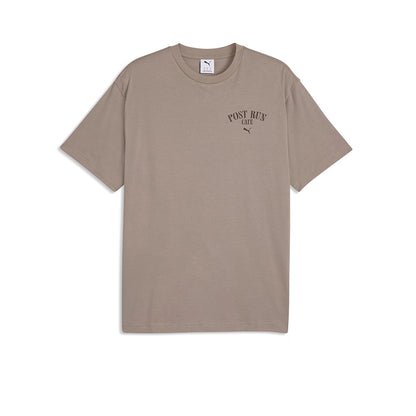 PUMA Graphic Cafe Relaxed เสื้อยืดผู้ชาย