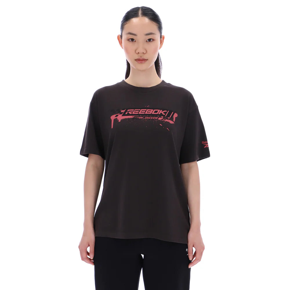 REEBOK Michelle Graphic เสื้อยืดผู้หญิง