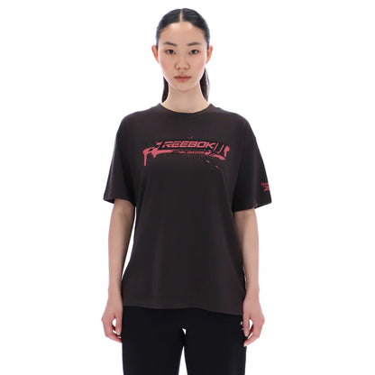 REEBOK Michelle Graphic เสื้อยืดผู้หญิง