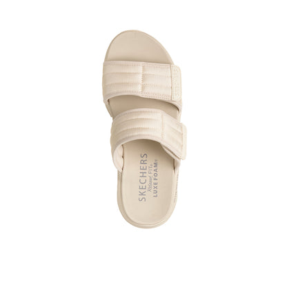 SKECHERS Sport Comfort: Relaxed Fit®: D'Lux Walker - Poolside Perfect Women's Sandals - Supersports Thailand