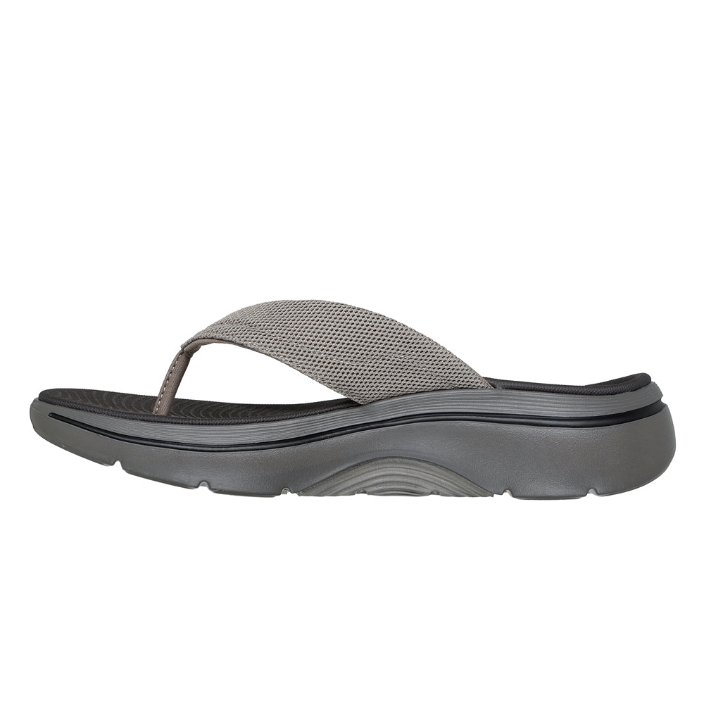 SKECHERS GO WALK® Arch Fit 2.0 - Surfacer III รองเท้าแตะผู้ชาย