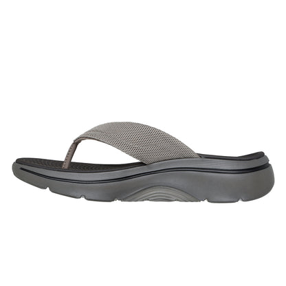 SKECHERS GO WALK® Arch Fit 2.0 - Surfacer III รองเท้าแตะผู้ชาย