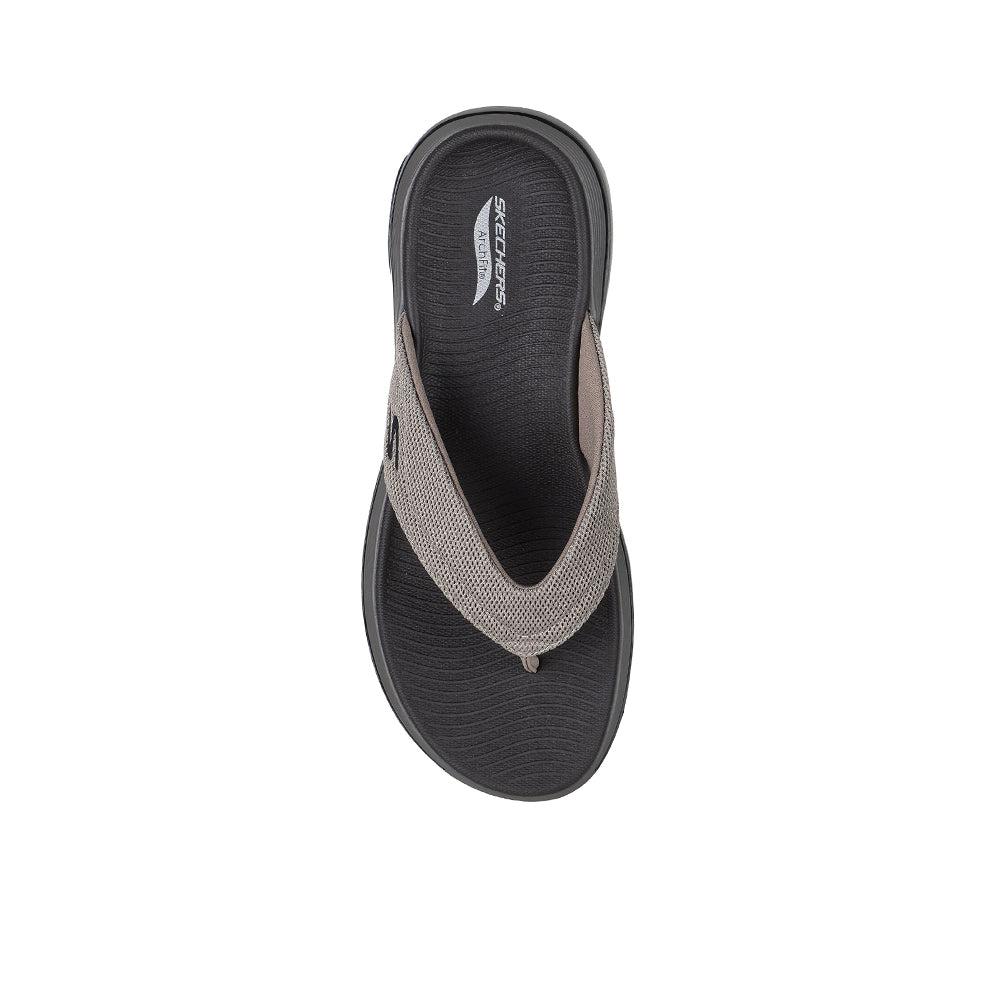 SKECHERS GO WALK® Arch Fit 2.0 - Surfacer III รองเท้าแตะผู้ชาย