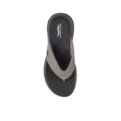 SKECHERS GO WALK® Arch Fit 2.0 - Surfacer III รองเท้าแตะผู้ชาย