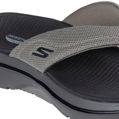 SKECHERS GO WALK® Arch Fit 2.0 - Surfacer III รองเท้าแตะผู้ชาย