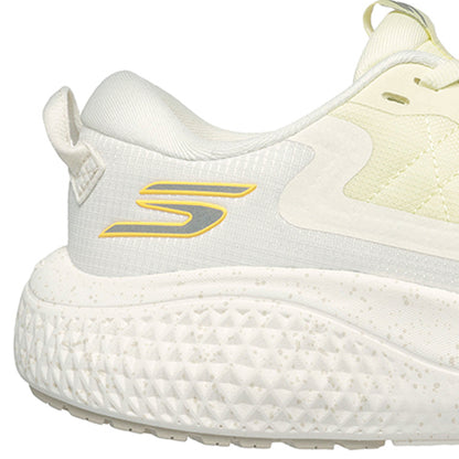 SKECHERS GO RUN® Supersonic Max™ AT รองเท้าวิ่งเทรลผู้หญิง