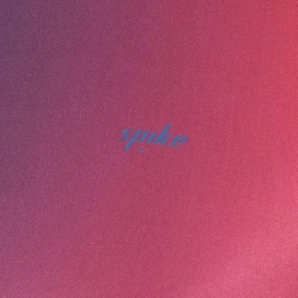 SPIKE Red เสื้อออกกำลังกายผู้หญิง