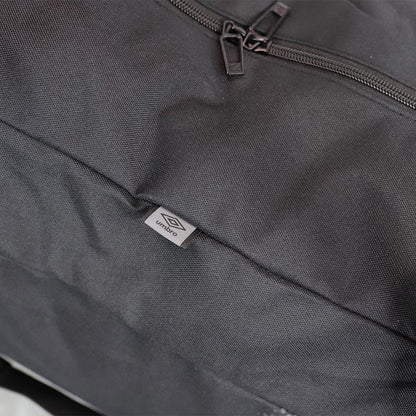 UMBRO Holdall Medium กระเป๋ายิมทรงหมอนผู้ใหญ่