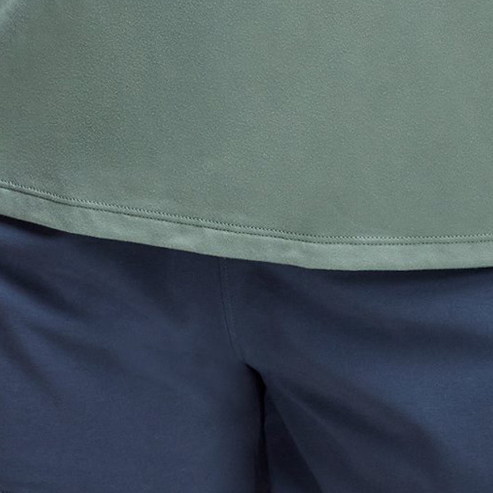 UNDER ARMOUR Tech™ PTH Graphic เสื้อออกกำลังกายผู้หญิง