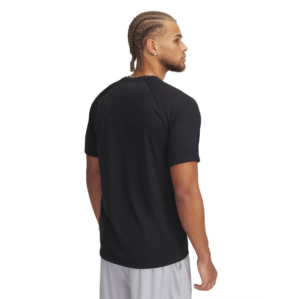 UNDER ARMOUR Tech™ Print Fill เสื้อออกกำลังกายผู้ชาย