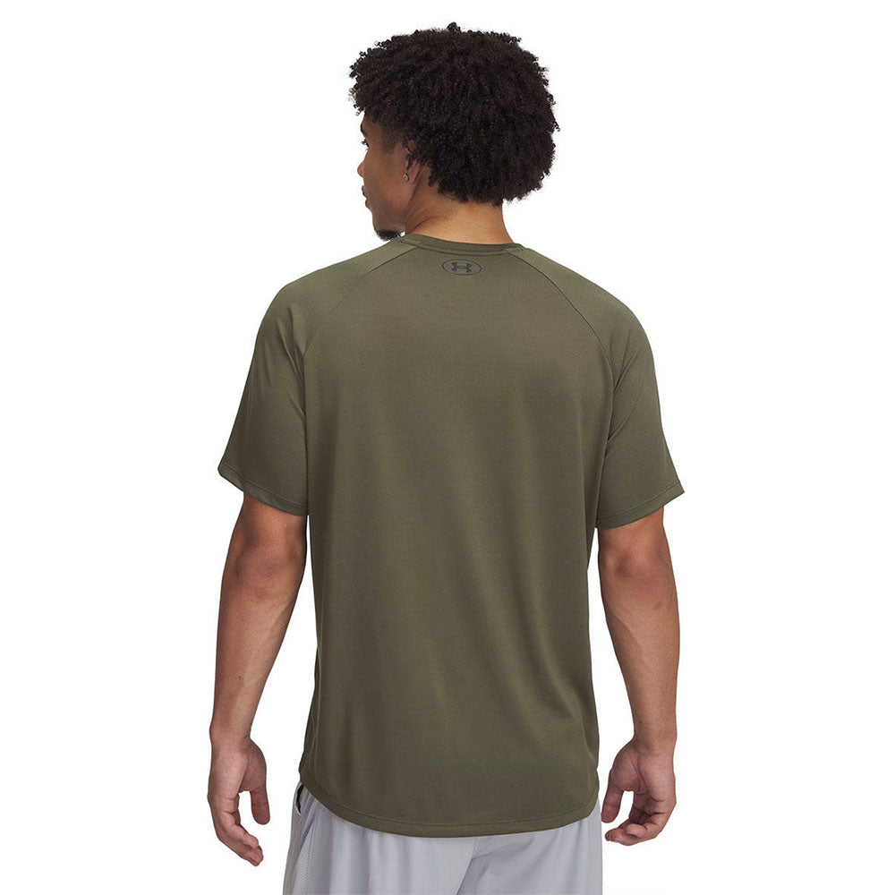 UNDER ARMOUR Tech™ Print Fill เสื้อออกกำลังกายผู้ชาย