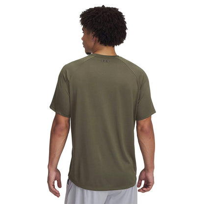 UNDER ARMOUR Tech™ Print Fill เสื้อออกกำลังกายผู้ชาย
