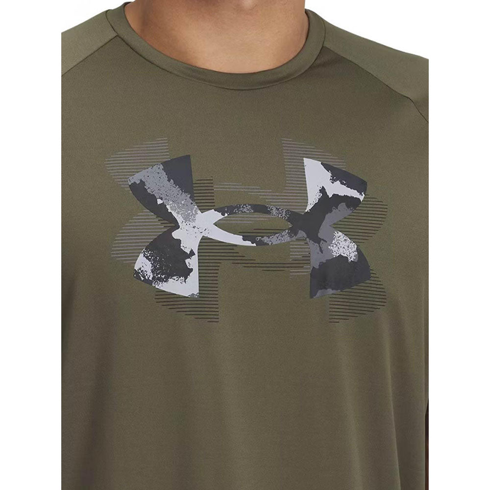 UNDER ARMOUR Tech™ Print Fill เสื้อออกกำลังกายผู้ชาย