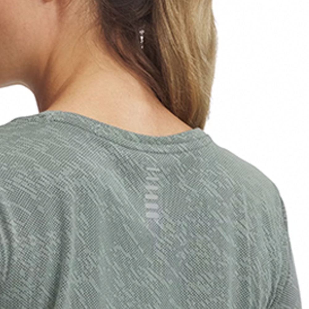 UNDER ARMOUR Launch Camo เสื้อออกกำลังกายผู้หญิง