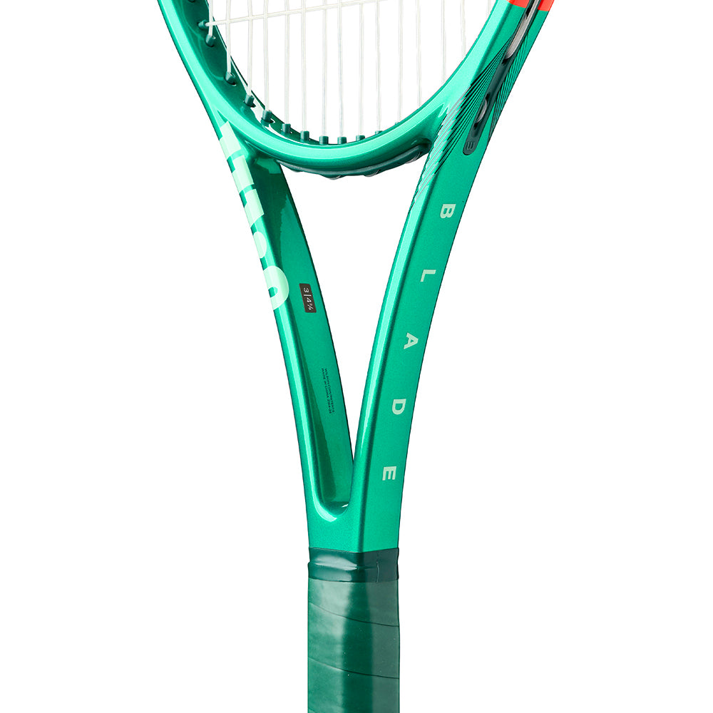 WILSON Blade 98 Pro 18X20 V10 305G ไม้เทนนิส (ไม่ขึงเอ็น) Supersports Thailand