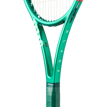 WILSON Blade 98 Pro 18X20 V10 305G ไม้เทนนิส (ไม่ขึงเอ็น)