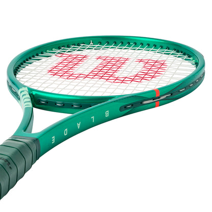 WILSON Blade 98 Pro 18X20 V10 305G ไม้เทนนิส (ไม่ขึงเอ็น)