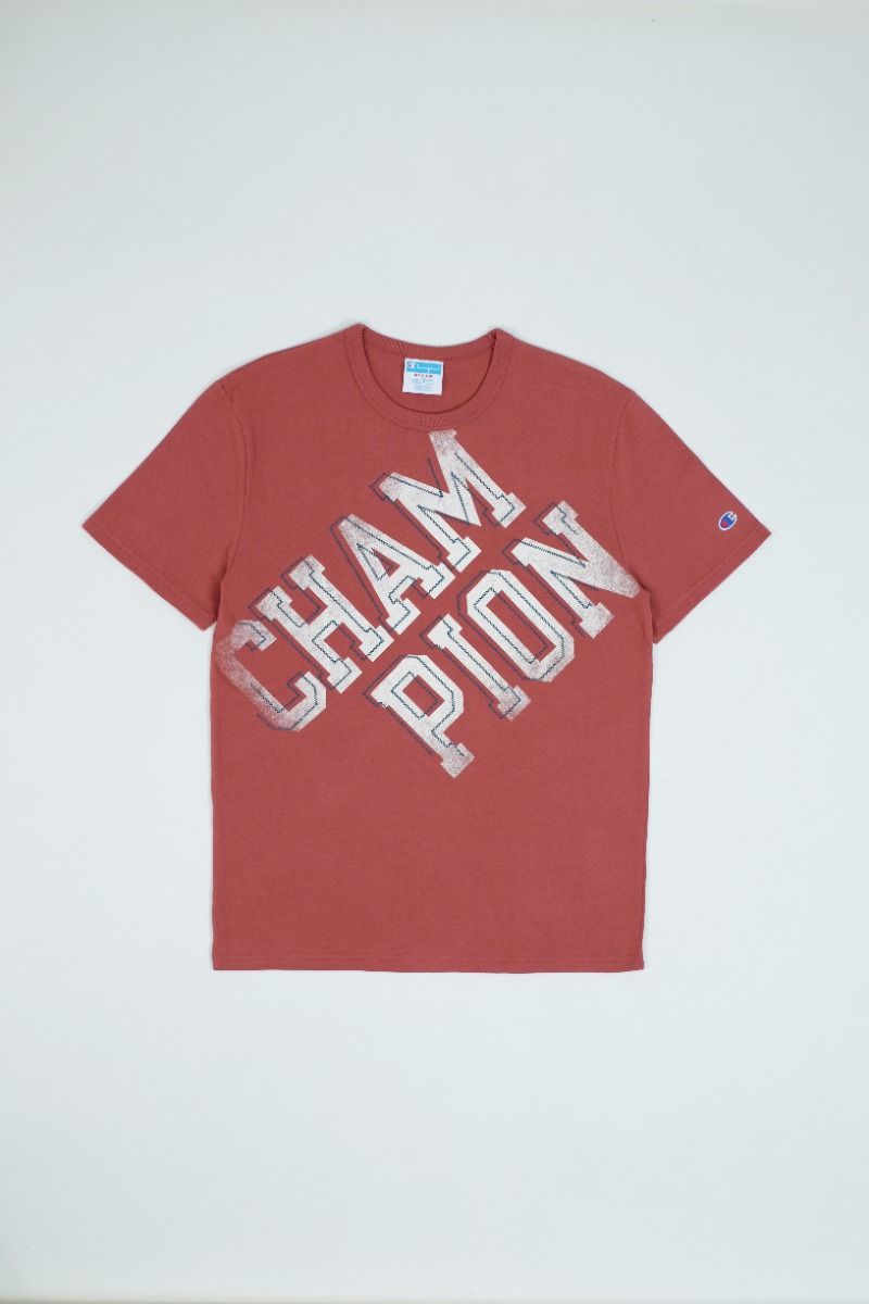 CHAMPION RW HERITAGE S/S GRAPHIC TEE เสื้อยืดทีเชิ๊ต ผู้ชาย GT19 586EXB-A1DF Red - 1 Supersports Thailand
